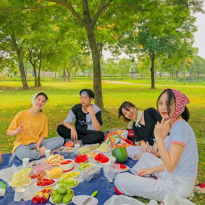 Công viên Yên Sở được nhiều bạn trẻ yêu thích